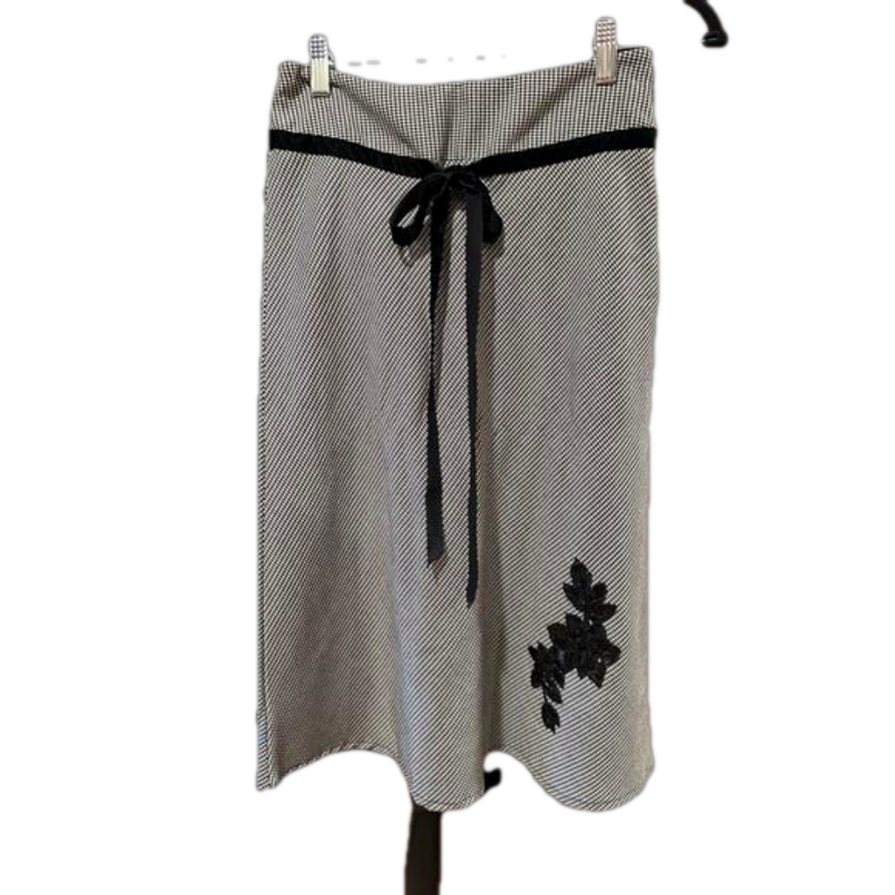 EUC  Vintage Janette black and white midi  skirt with black flower appliqué S